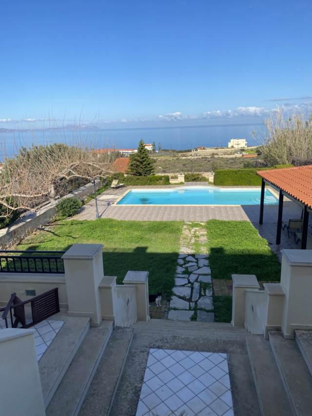 (For Sale) Residential Maisonette || Rethymno/Nikiforos Fokas  - 336 Sq.m, 6 Bedrooms, 1.300.000€ 